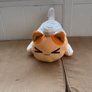 Aphmau cinnamon roll cat